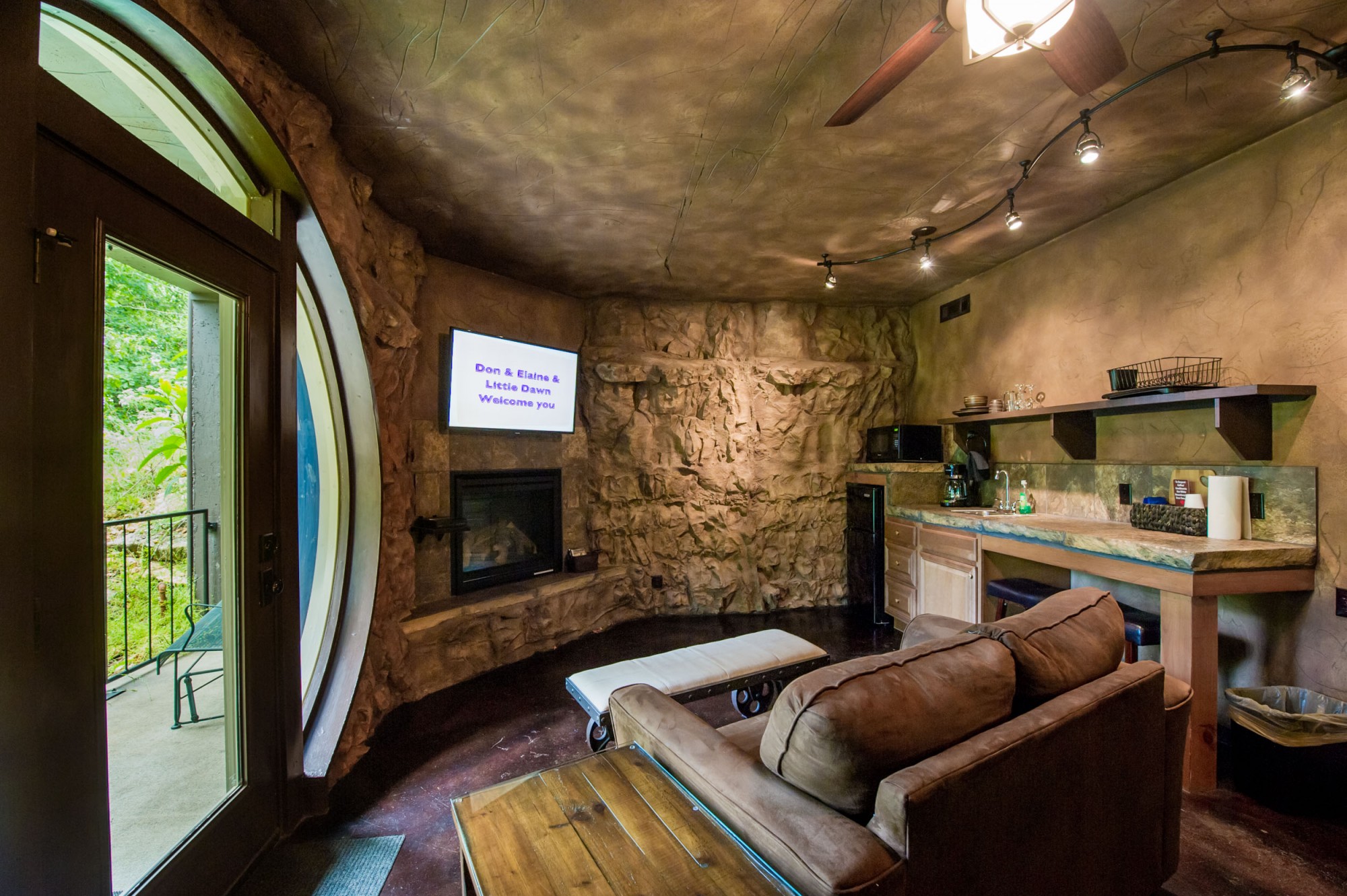 Eureka Springs Hobbit Caves | Eureka Springs Treehouses | Eureka